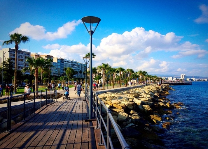  Hình ảnh trục đường chính 28 October Ave ở Limassol.