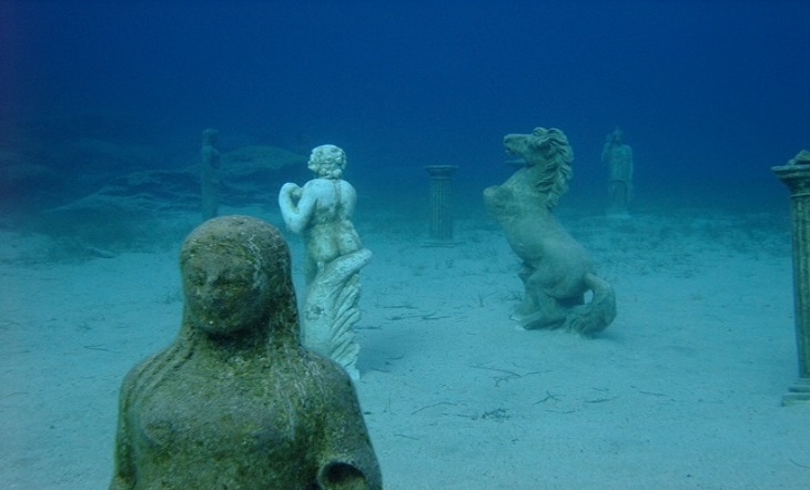 Điểm lặn tuyệt vời ở Síp với bức tượng cổ