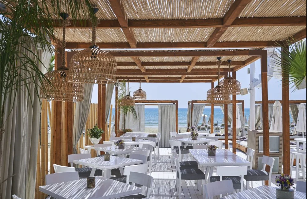 nhà hàng bãi biển Lush ở Síp